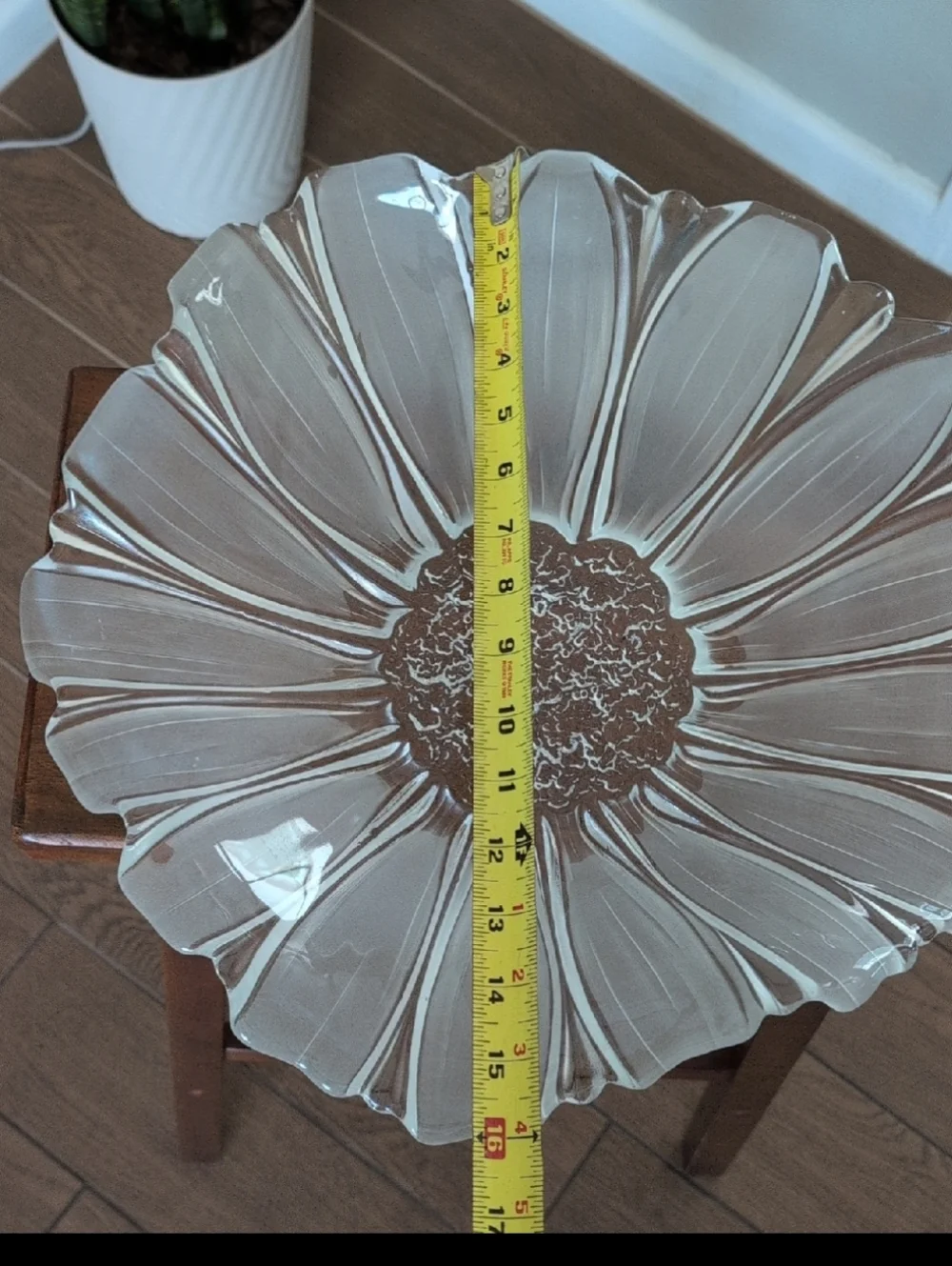 Mikasa 17" Sunflower Glass Bowl - Picture 8 of 9